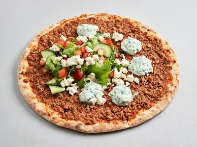 Lahmacun mit Weichkäse